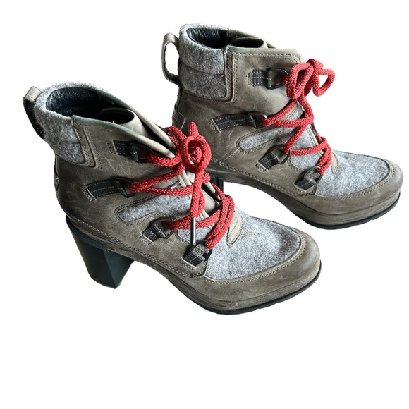 Sorel lace up boot - Picture 3 of 4